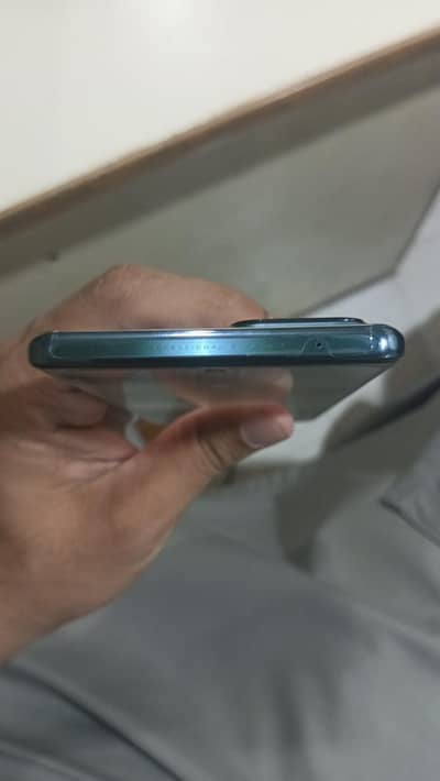 Vivo V30