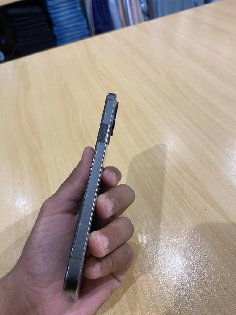 Apple iPhone 12 Pro Max 4
