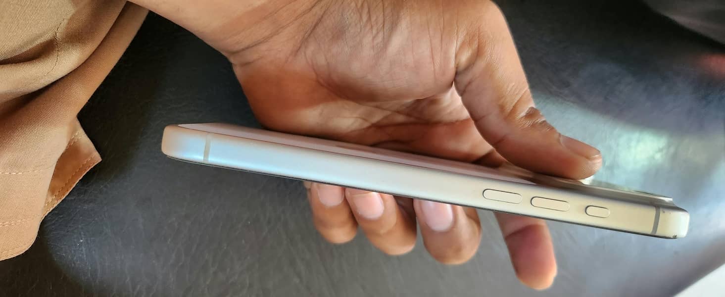 Apple iPhone 17 Pro Max 5