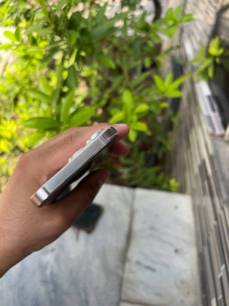 Apple iPhone 13 Pro 4
