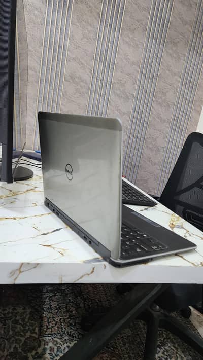 Dell Latitude E7240| Core i5 4th Gen |12GB RAM| 256GB SSD