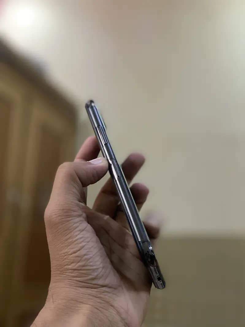 Apple iPhone X 3