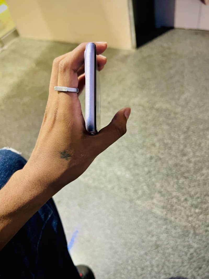 Apple iPhone 11 3