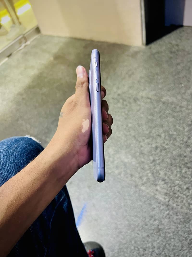 Apple iPhone 11 4