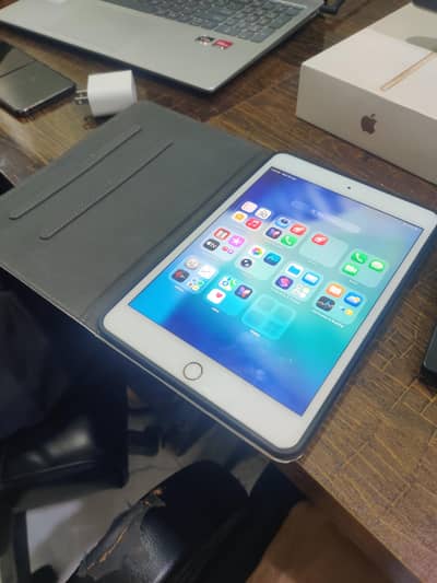 Apple iPad Mini 5 (64GB, Wi-Fi) Silver – 8/10 Condition