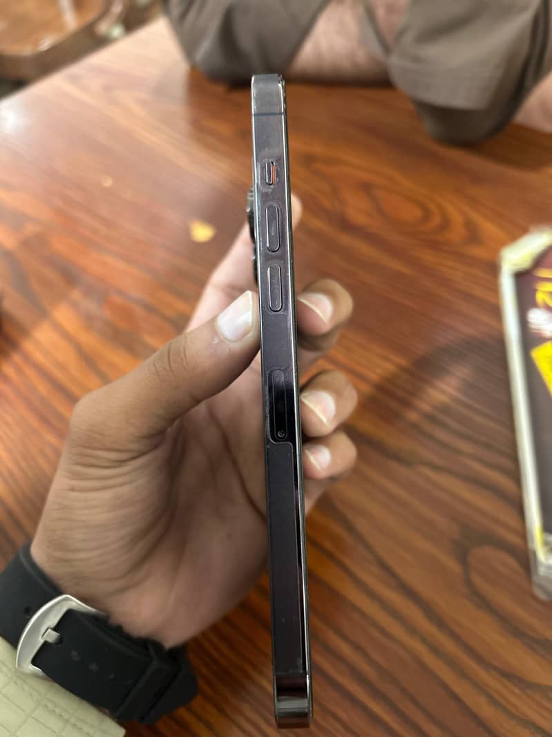 Apple iPhone 14 Pro Max 0