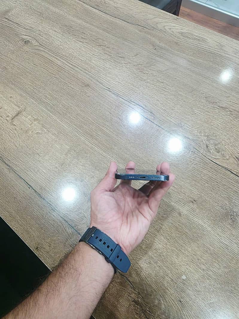 Apple iPhone 12 6