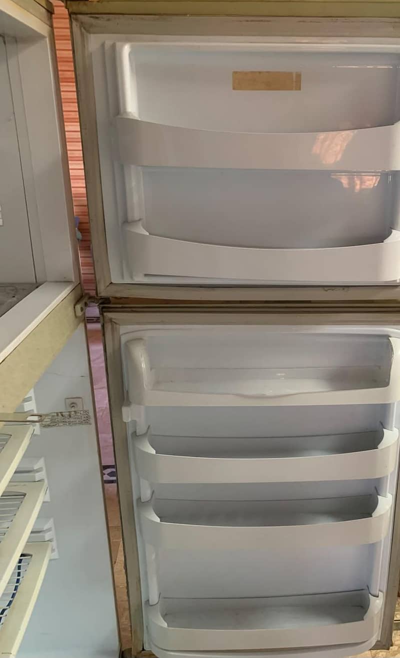 PEL Double Door Refrigerator – Full Working Condition & Fast Cooling 3