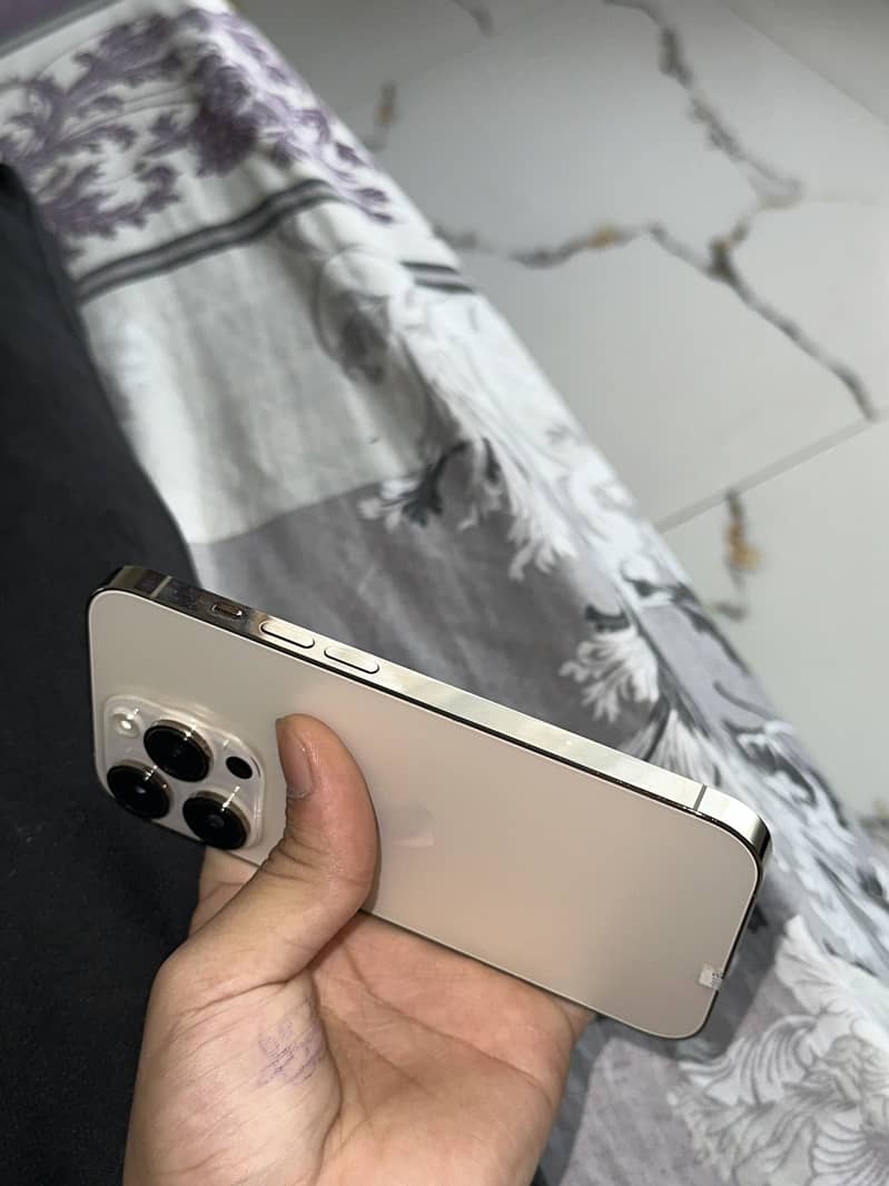 Apple iPhone 14 Pro 4