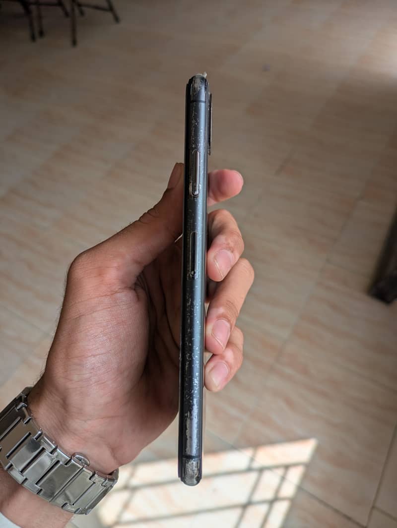 Apple iPhone XS Max 1
