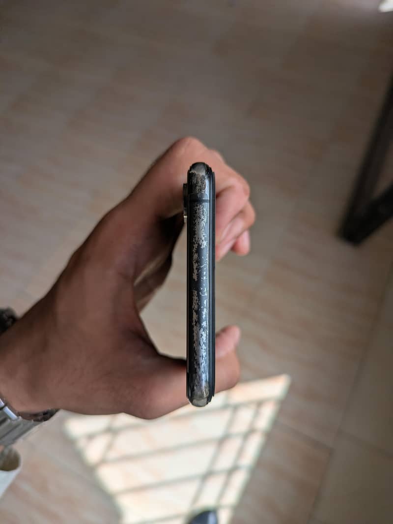 Apple iPhone XS Max 3
