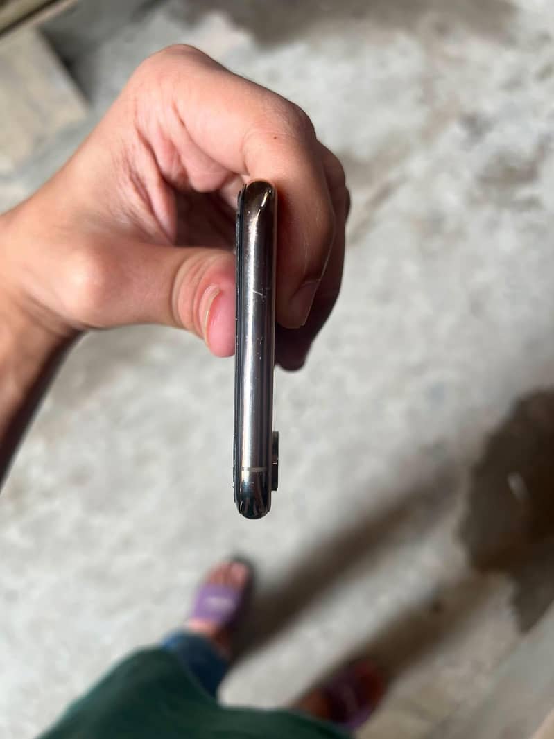 Apple iPhone XS Max 1
