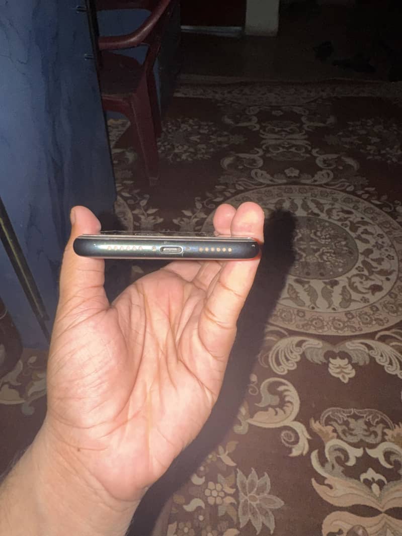 iPhone XR 3