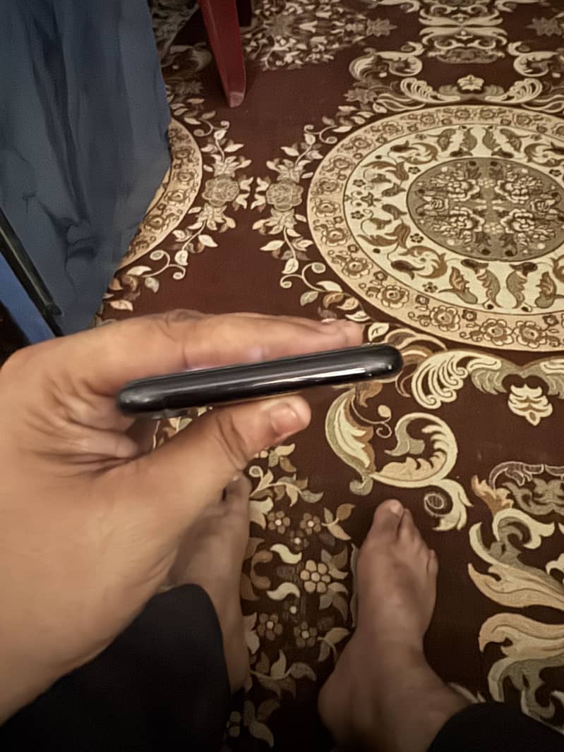 iPhone XR 4