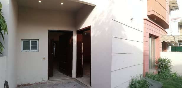 NEAR TO PARK HOUSE S BLOCK