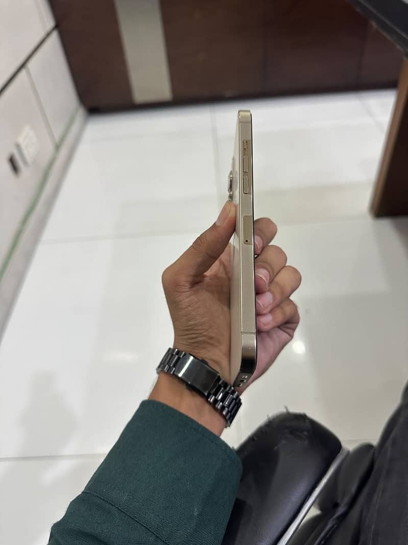 Apple iPhone 12 Pro Max 4