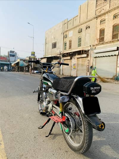new bike ha one hand use ha urgent sale krni ha