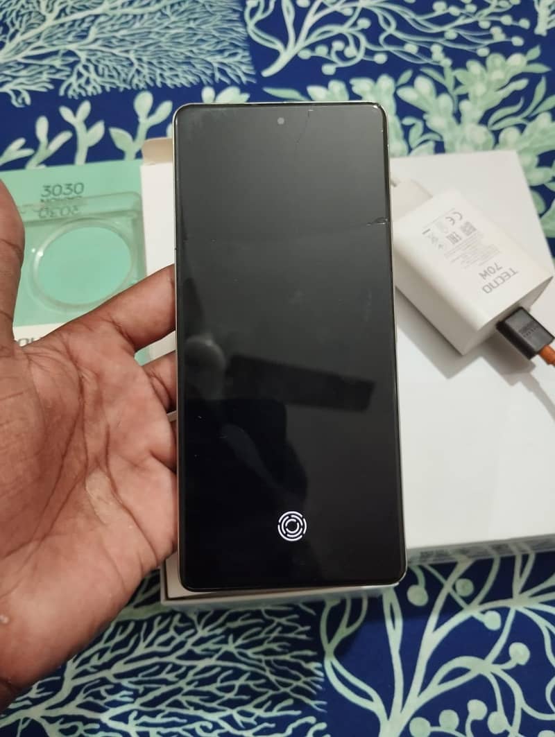 Tecno CAMON 30 0