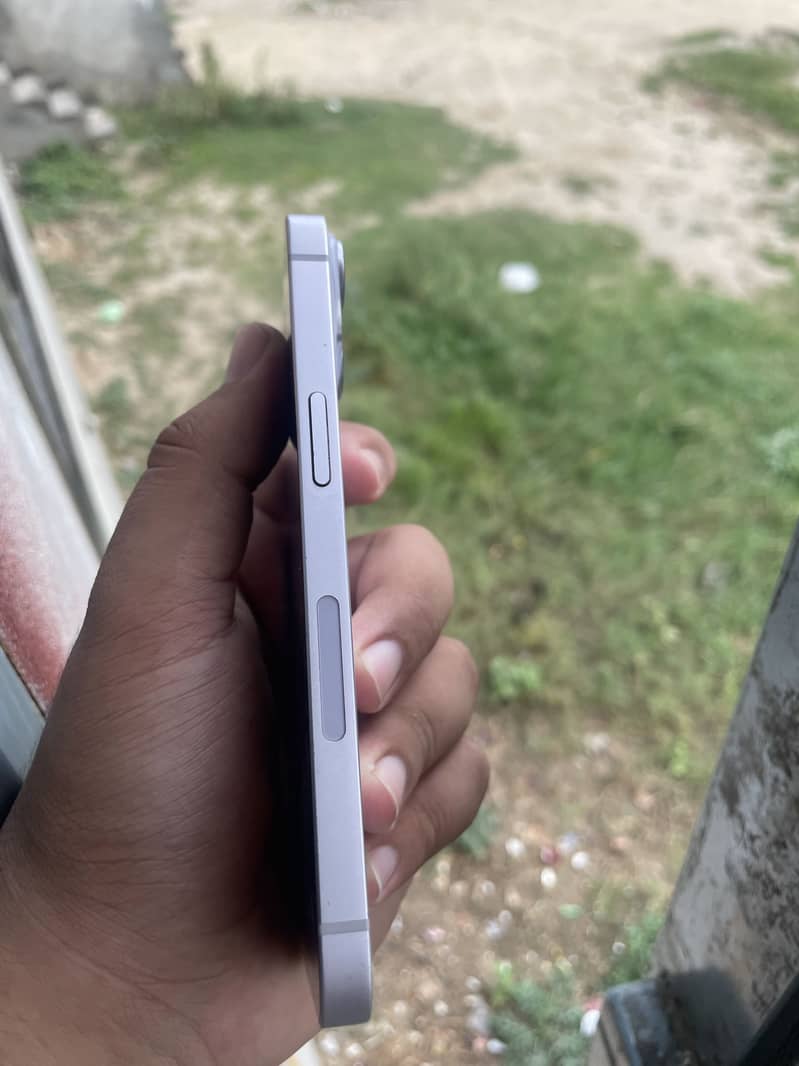 Apple iPhone 14 3