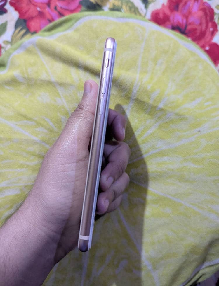 Apple iPhone 8 3