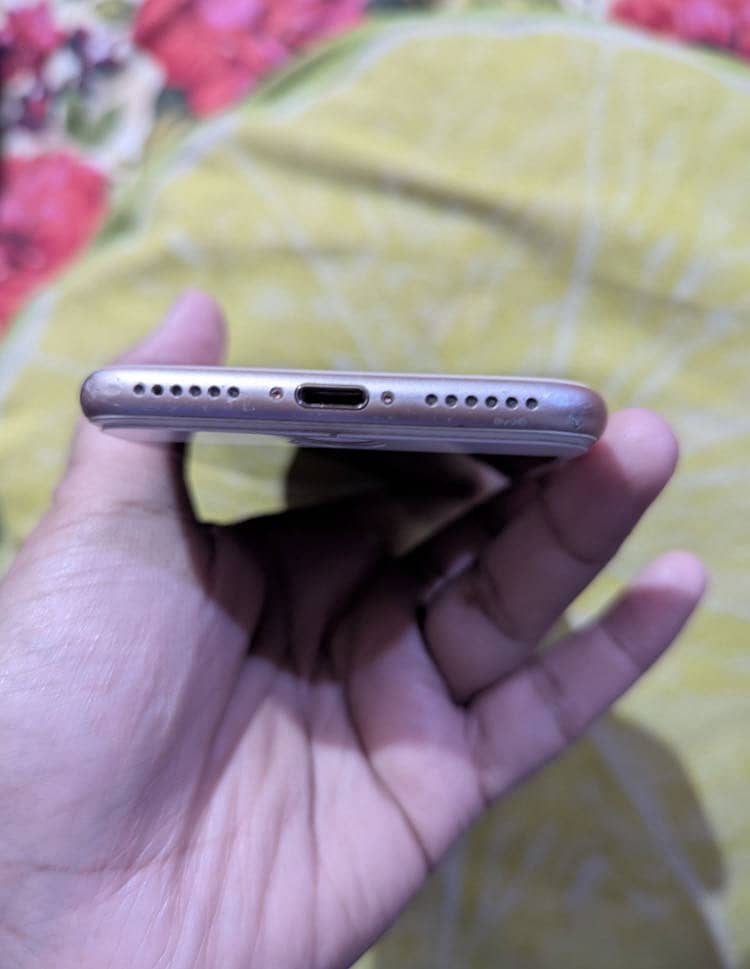 Apple iPhone 8 4