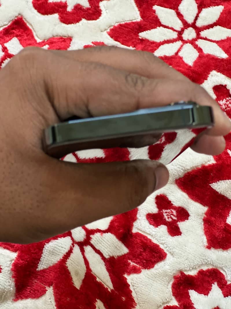 Apple iPhone 13 Pro 2