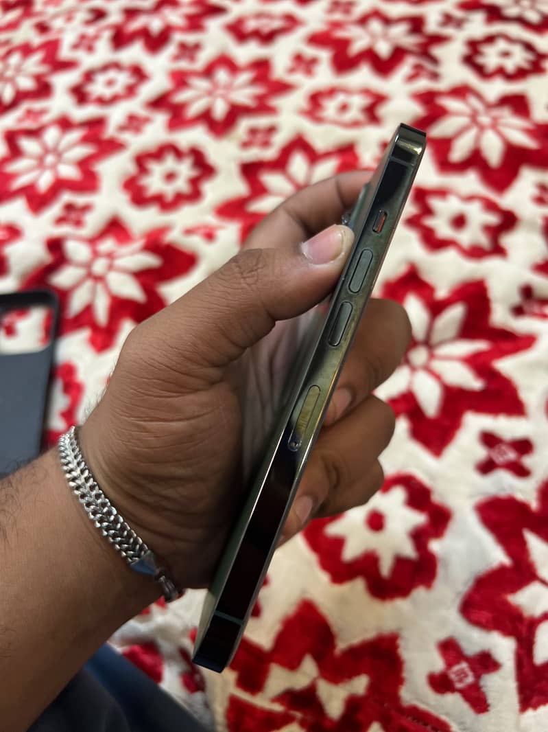Apple iPhone 13 Pro 6