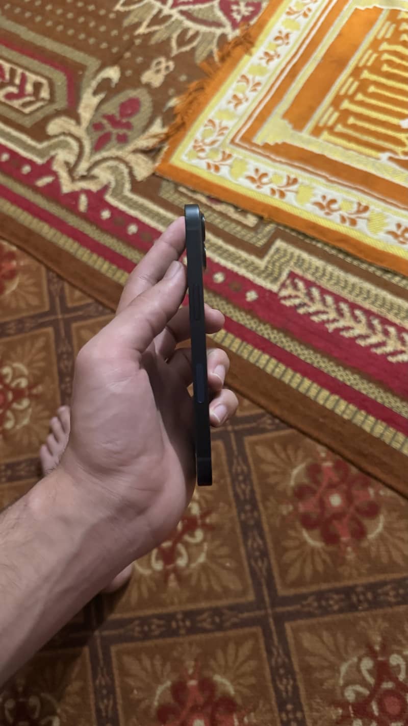 Apple iPhone 13 4