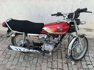 Honda 125 special addition red colour