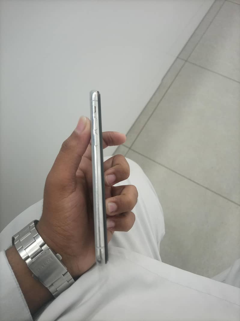 Apple iPhone X 4
