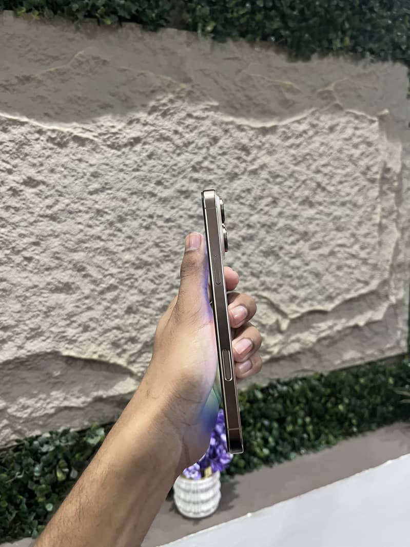 iPhone 16 Pro Max fu 9