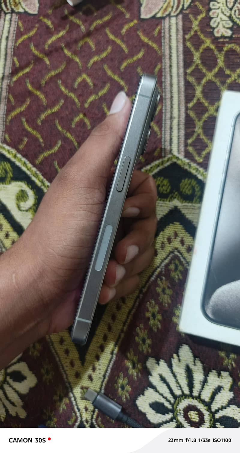 Apple iPhone 15 Pro 4