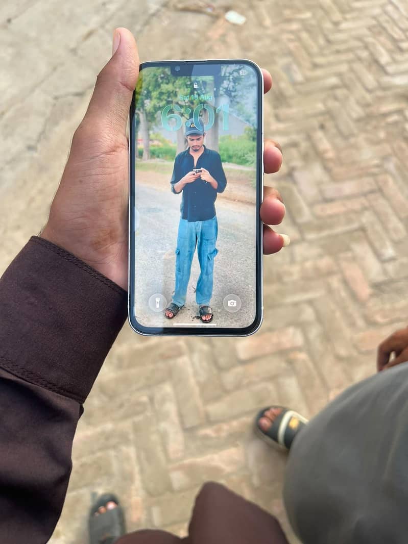 Apple iPhone 13 2