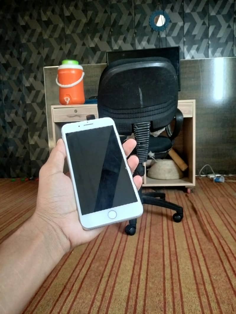 Apple iPhone 8 Plus 1