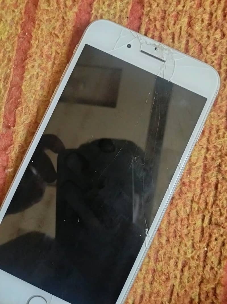Apple iPhone 8 Plus 3