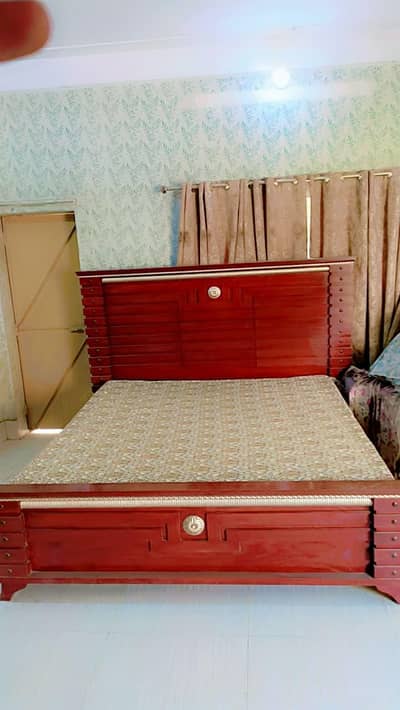 Solid Wood King Size Bed Set - Excellent Condition - Like New