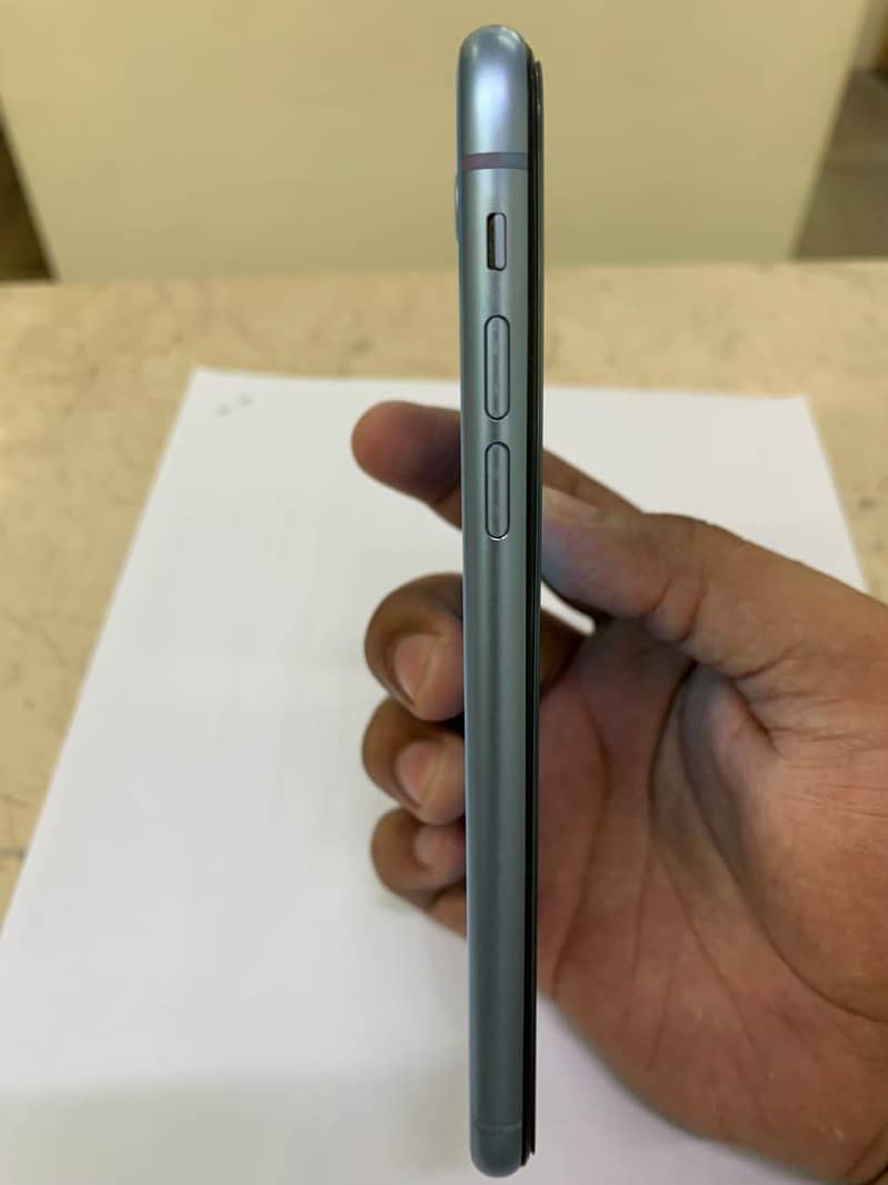 Apple iPhone XR 4