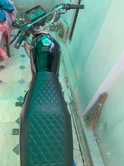 Honda 125 meter 1000 pr band hai wese koi 8000 chal gya hova