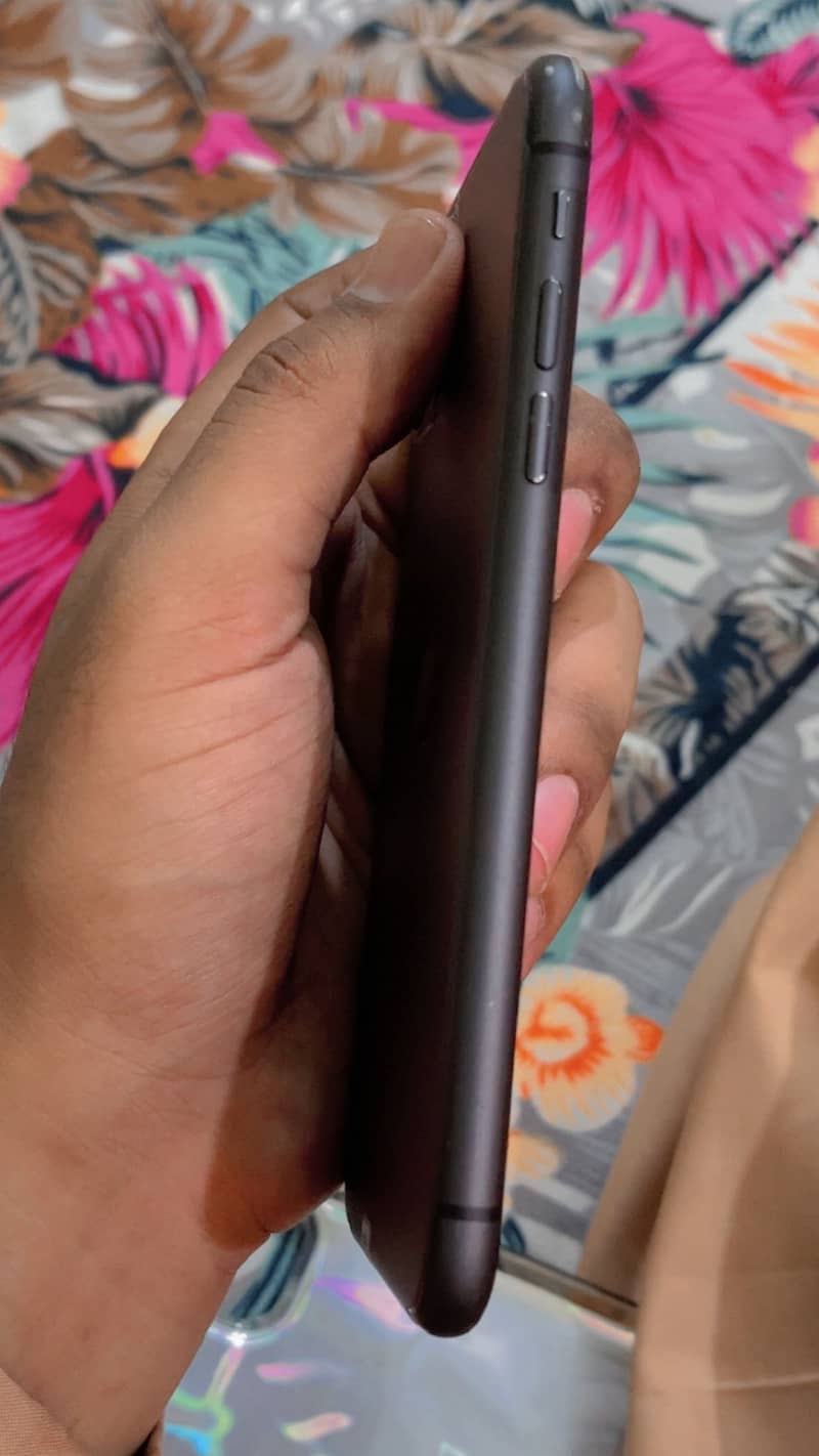 Apple iPhone 11 3