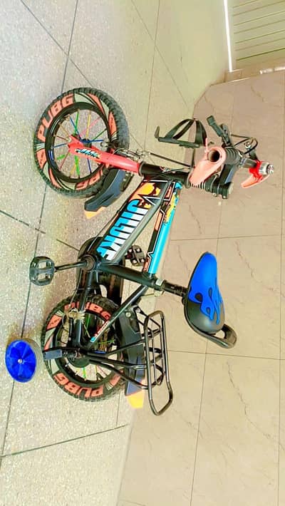 Kids bycycle with sidewheels