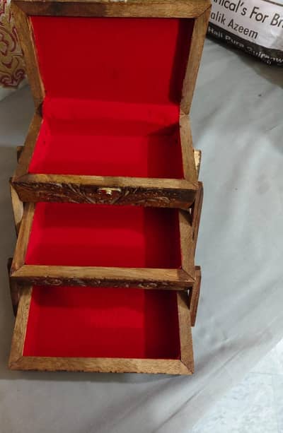 Wooden jewelry box