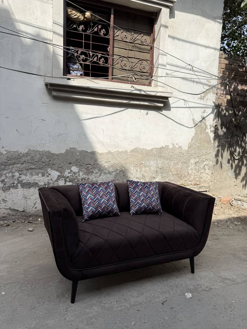 Two setar sofa colours options available on Oder 1