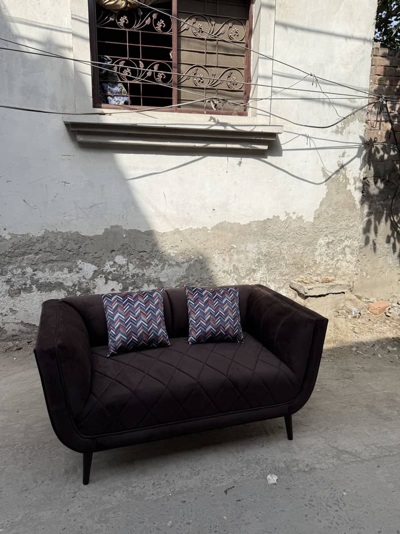 Two setar sofa colours options available on Oder 2