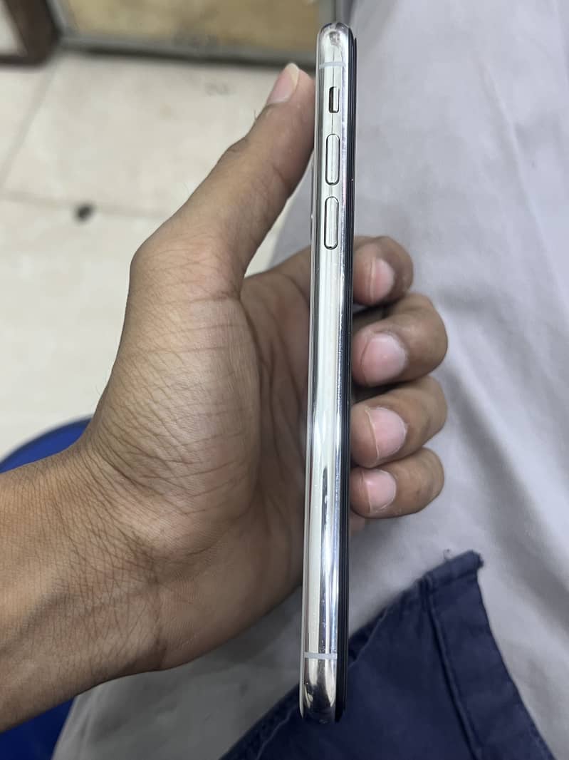 Apple iPhone X 3