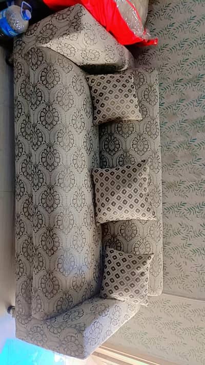 6 seater sofa in excellent condition