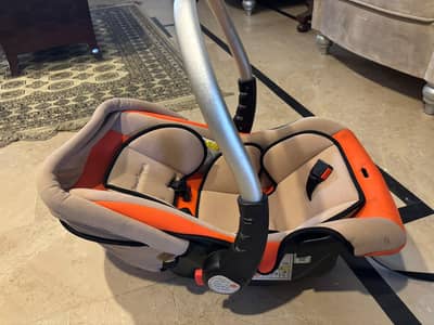 baby carrycot