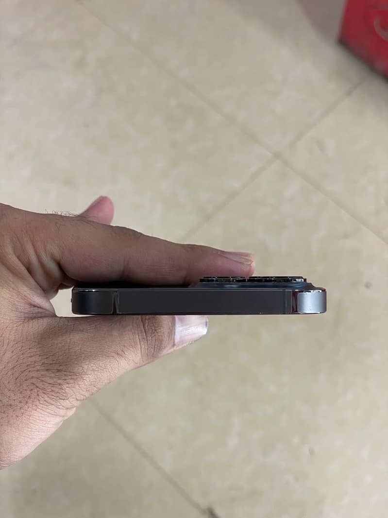 Apple iPhone 13 Pro Max 4