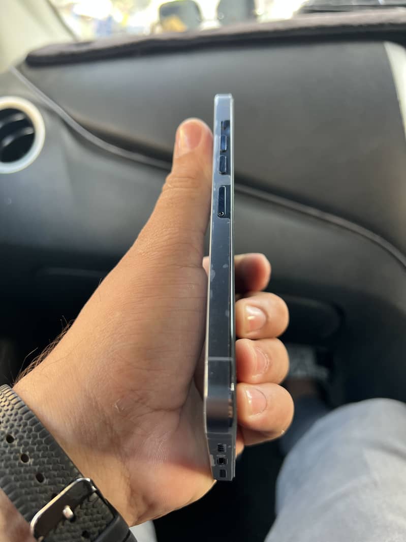 Apple iPhone 13 Pro Max 2