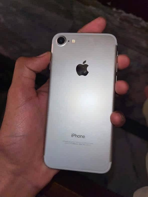 Apple iPhone 7 2