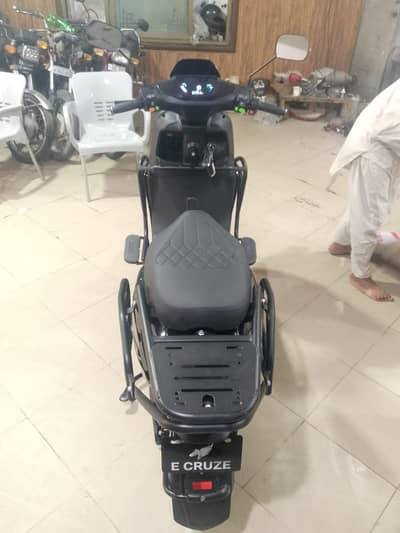 new scoty 1200 moter 2000 betry only cal e cruzze